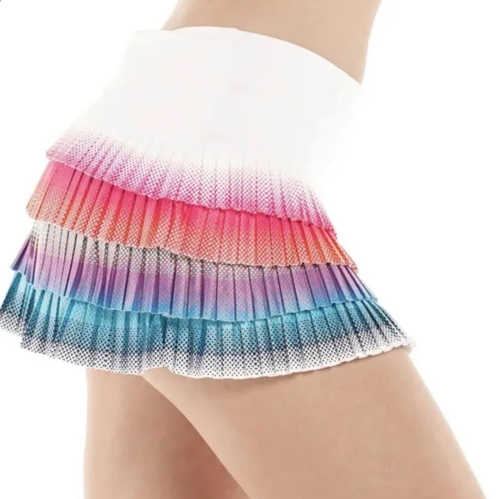 Lucky in Love Women Ombre Pleated Tiered Tennis Skort White Multi L CB510-P05955